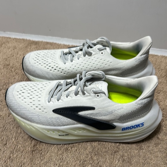Brooks Gylcerin MAX Athletic Running Shoes with Cushioned Sole. Worn twice - Picture 3 of 5